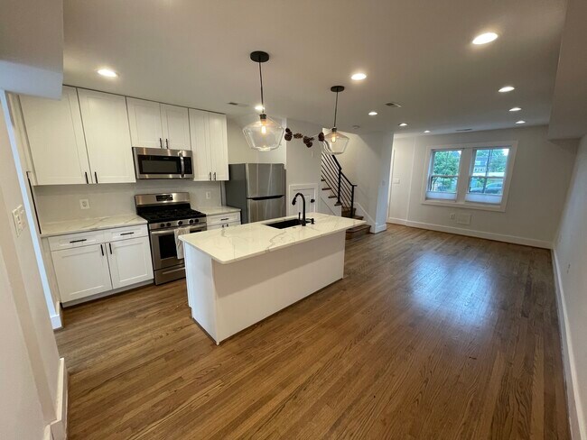 Foto del edificio - 3324 Clay St NE
