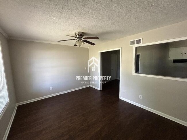 Building Photo - 2585 Hillcrest Cir