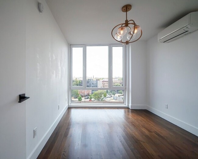 Building Photo - 988 Halsey St