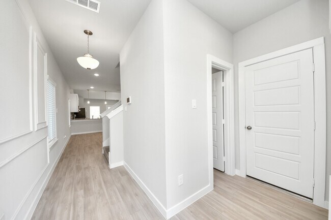 Building Photo - 21650 Wave Holw Dr
