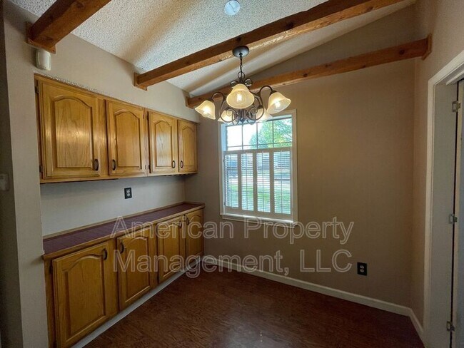 Building Photo - 1222 W Los Angeles Cir