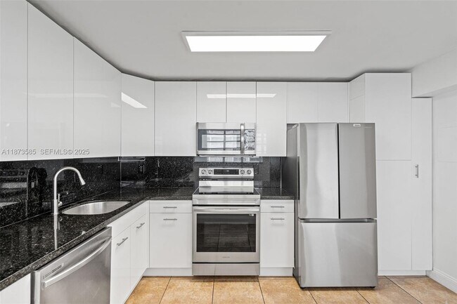 Foto del edificio - 2750 NE 183rd St