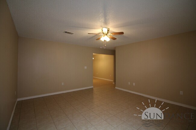 Building Photo - Lovely 3 Bedroom Home in Crestview!