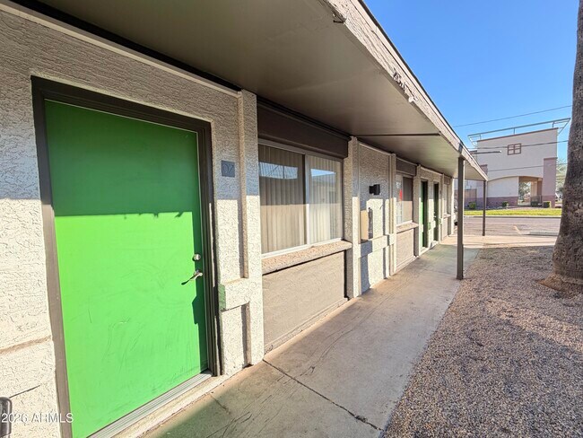 Building Photo - 6802 W Glendale Ave