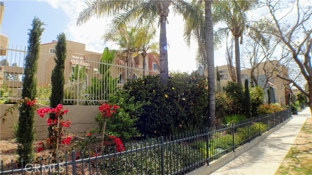 Building Photo - 550 Orange Ave