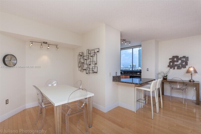Foto del edificio - 1330 West Ave