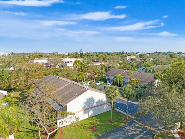Foto del edificio - 4250 SW 70th Terrace