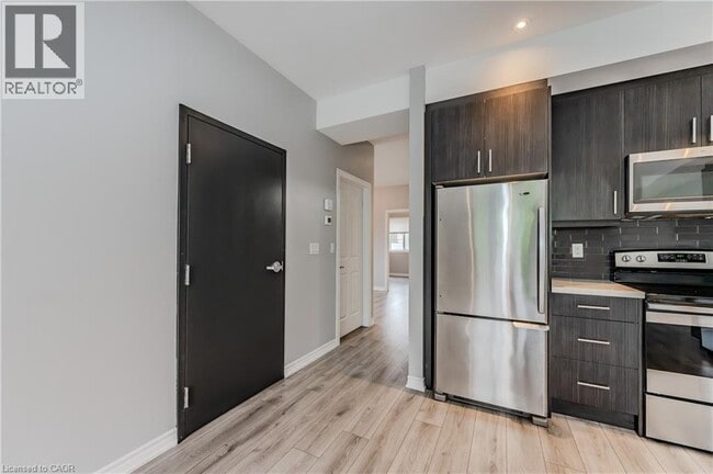 Building Photo - 17 Mary St