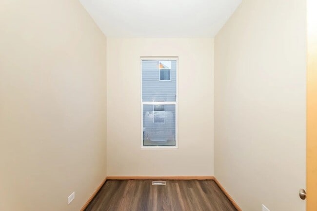 Building Photo - 6500 Roth Dr
