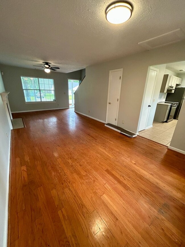 Building Photo - 166 Bordeaux Ln