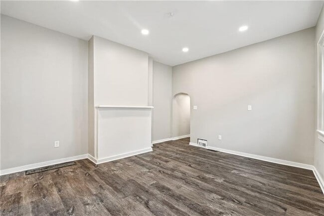 Building Photo - 223 13th St