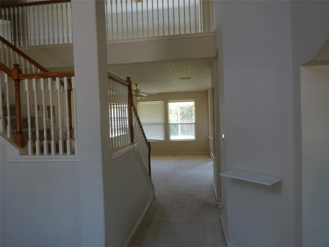 Building Photo - 515 Plantain Ln