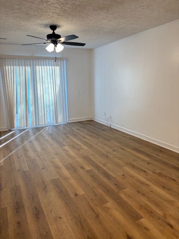 Foto del edificio - 3704 Pine Knoll Dr