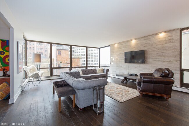 Foto del edificio - 100 E Bellevue Pl