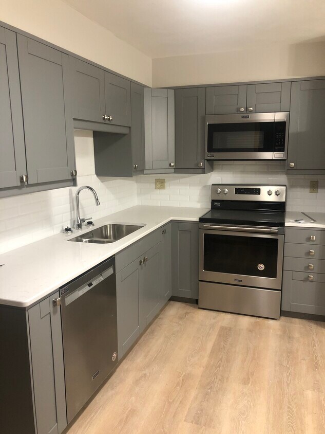 Foto principal - 6261 Spring Brook Rd
