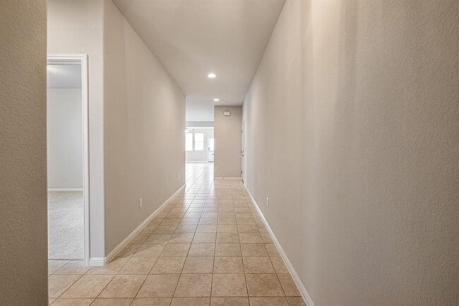 Building Photo - 244 E Broade St