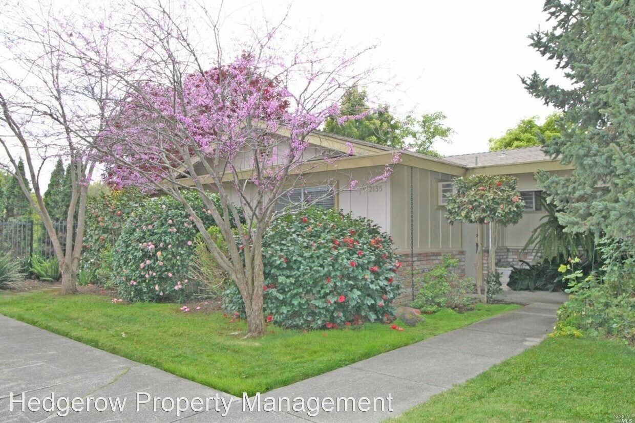 Foto principal - 2 br, 2 bath House - 2135 Redwood Road
