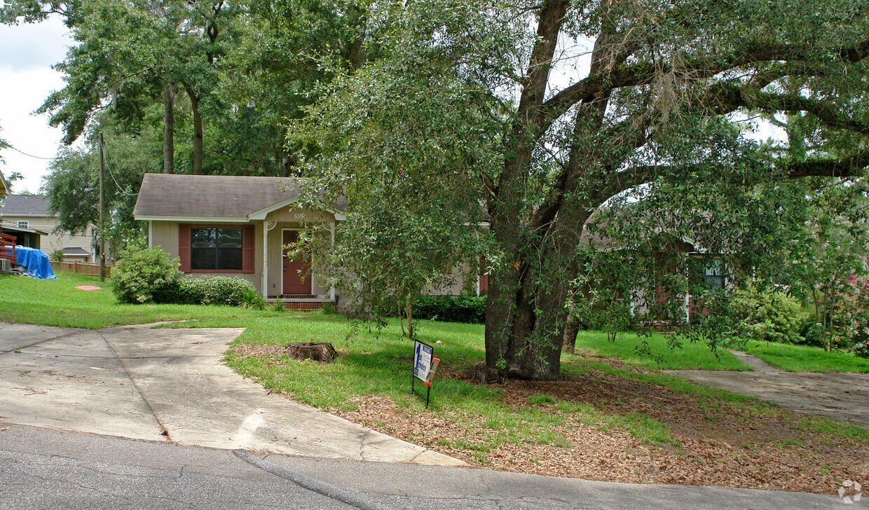 15621564 Coombs Dr, Tallahassee, FL 32308 Apartments in Tallahassee
