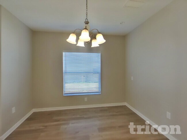 Foto del edificio - 1438 Delano Trent St