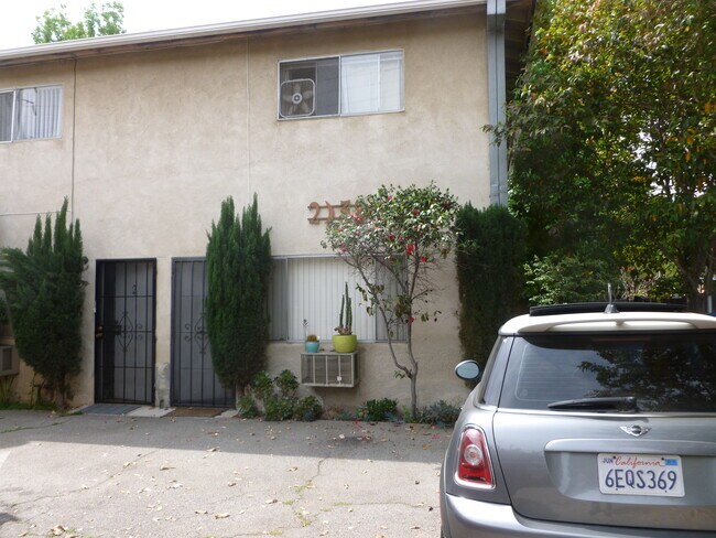 Building Photo - 2138 Yosemite Dr