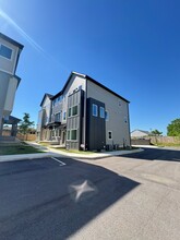 Building Photo - 6124 Robertson Ave