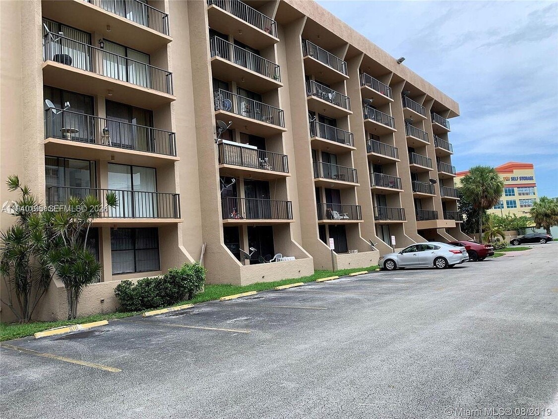 Photo - 16751 Northeast 9th Avenue, Miami, FL 33162 - 1 BR 1 BA condo