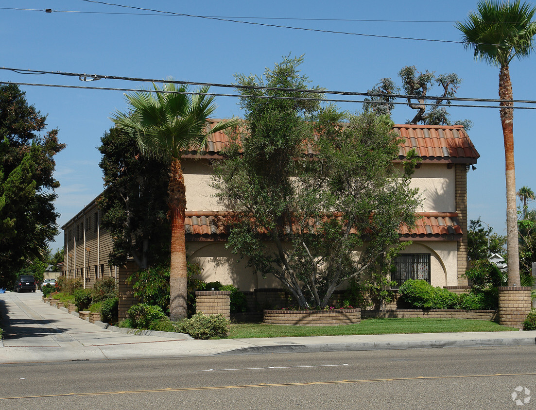 Building Photo - Huntington Westminster Apartments