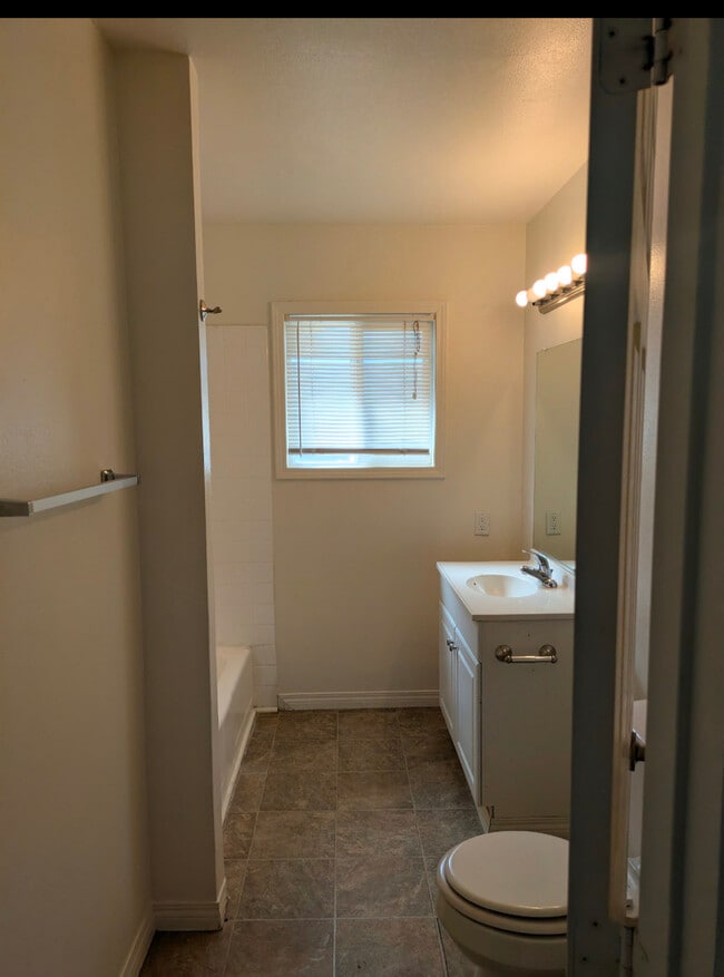 Foto del edificio - 316 W Kettering St