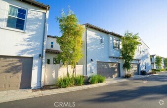 Building Photo - 460 Santa Maria St