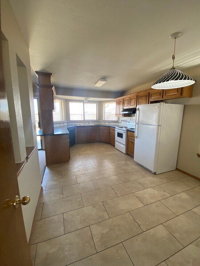 Building Photo - 4409 SW Parkway Dr