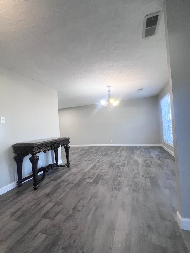 Building Photo - 3912 Manorwood Dr