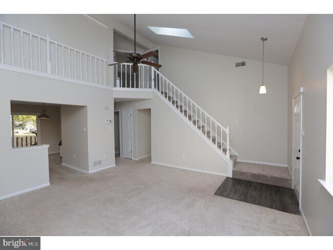 Building Photo - 33 Ember Ln