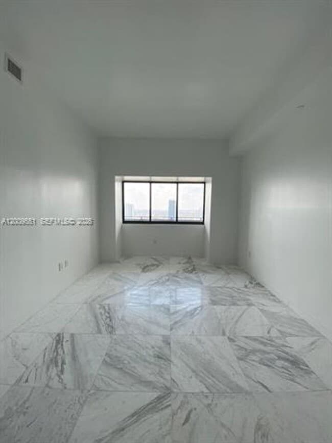 Foto del edificio - 480 NE 31st St