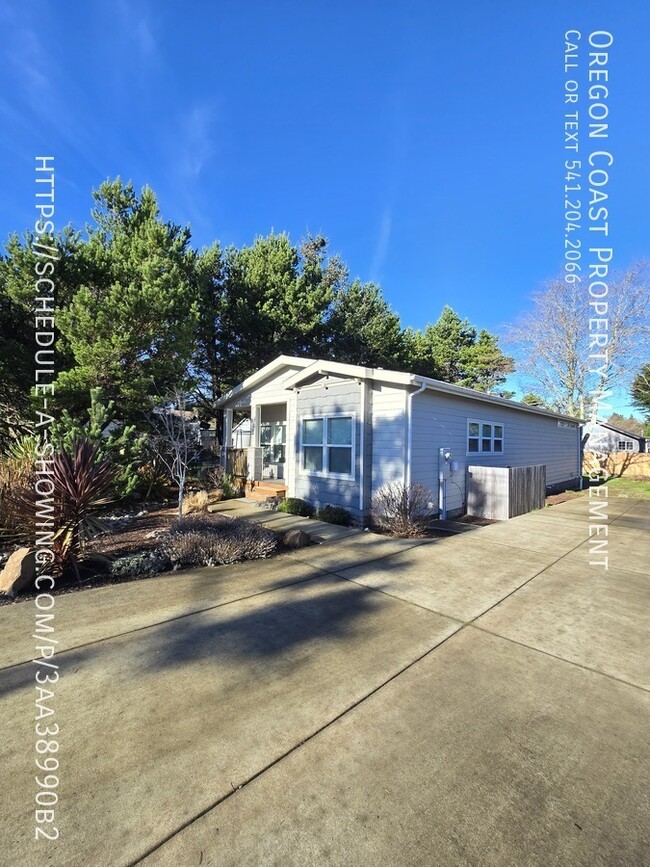 Building Photo - 3bed/2bath w/Large Yard