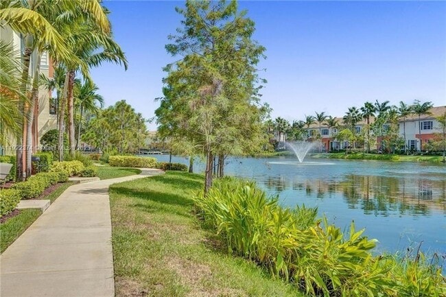 Foto del edificio - 256 SW 6th Ct