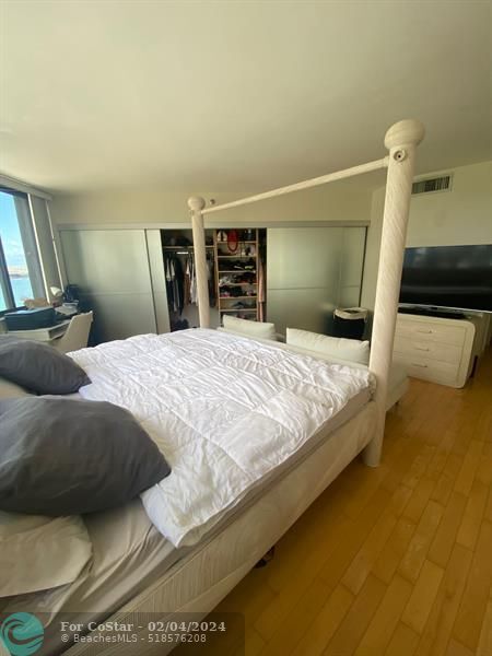 Building Photo - 540 Brickell Key Dr