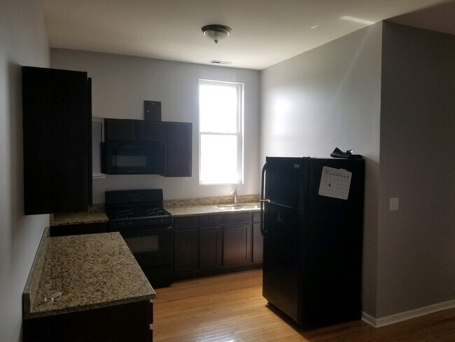 Foto del edificio - 2337 W Lake St