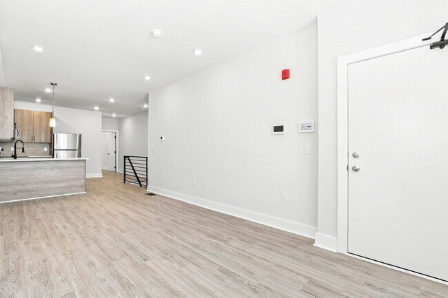 Building Photo - 950 N 43rd St