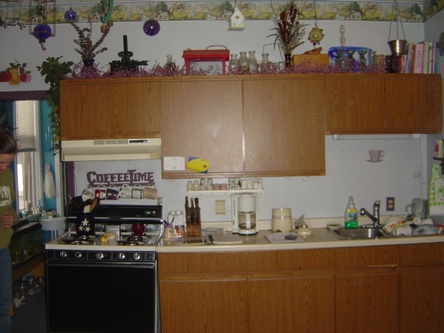 Kitchen - 261 1/2 Grant St