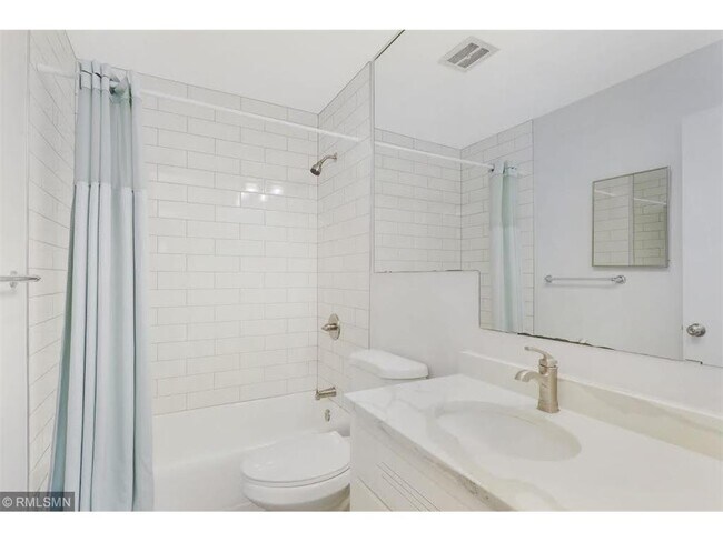 Building Photo - 4000 Mavelle Dr