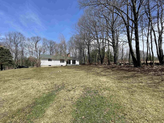Foto del edificio - 110 Fox Farm Rd