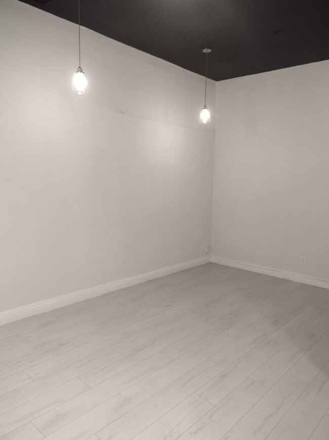 Building Photo - 7450 Girard Ave