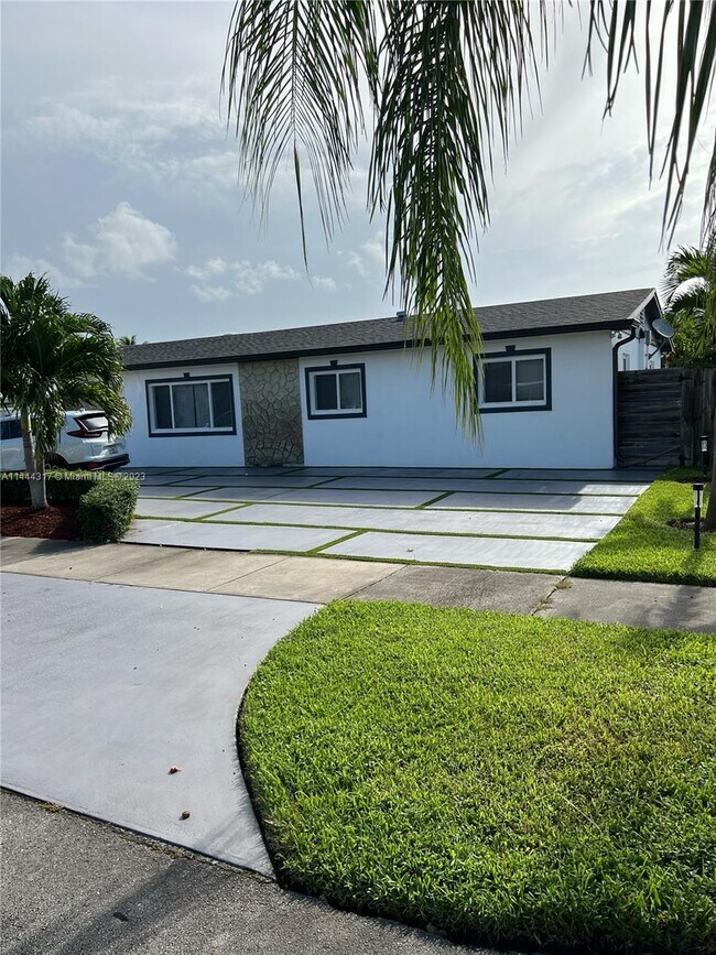 Foto del edificio - 5051 SW 128th Ct