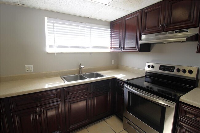 Building Photo - 5211 N Tamiami Trail