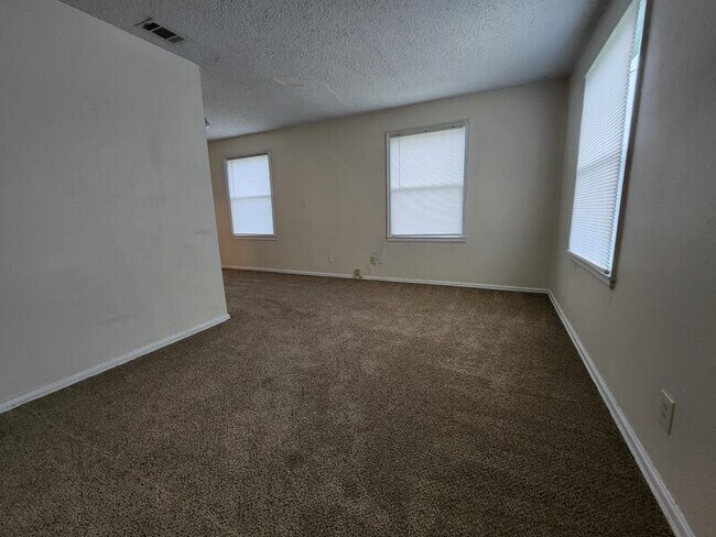 Foto del edificio - 109 NW Gilliland Rd