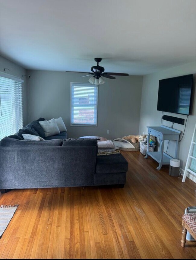 Foto del edificio - 405 Crestwood Dr