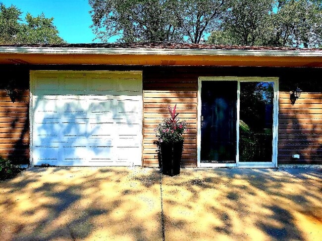 Building Photo - 111 Westover Ln