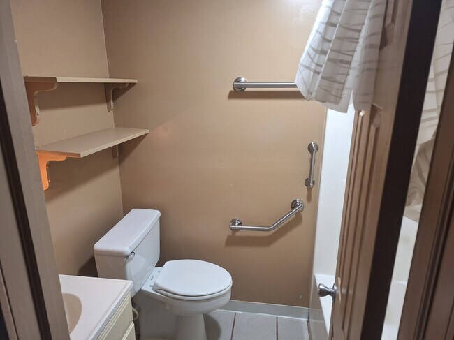 Foto del edificio - 7855 Little Creek Rd