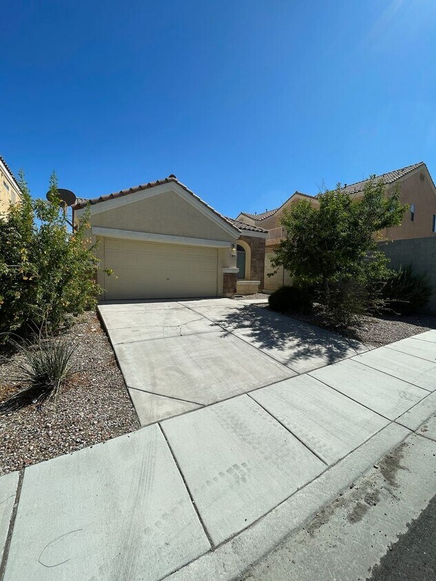 Foto principal - Newly Remodeled Single Story Home!