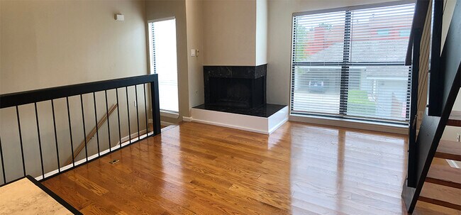 chimenea de esquina - 6724 Eastridge Dr